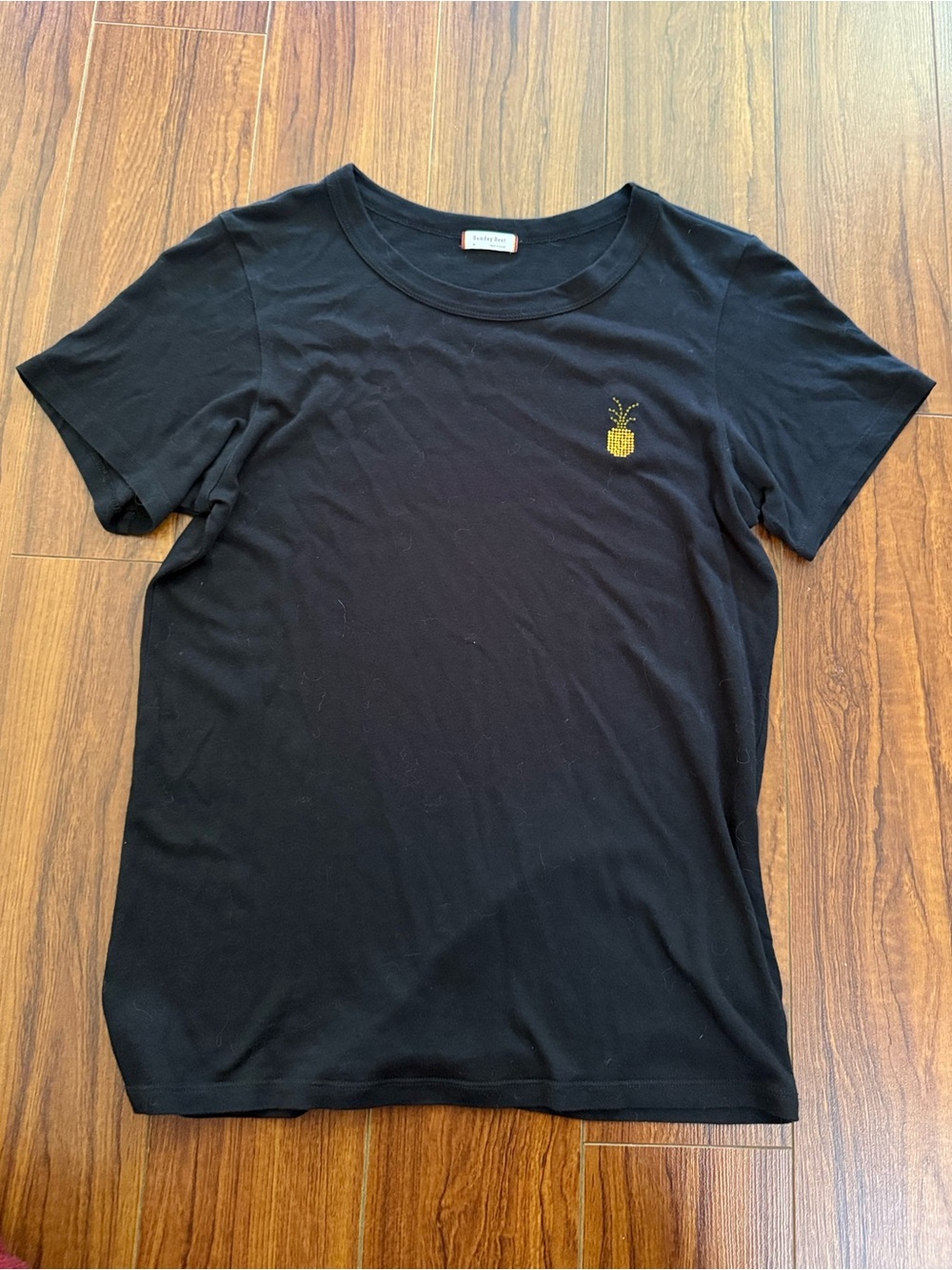 Aritzia Sunday Best pineapple Tshirt size medium